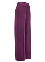 Hose in modischer Weite 