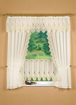 Fensterdekoration mit aufwendiger Plauener Stickerei CREME