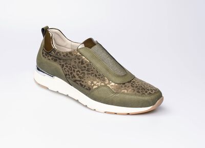 Modischer Stretch-Sneaker im Leo-Look 