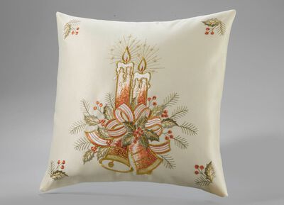 Festlich bestickte Tisch- und Raumdekoration 