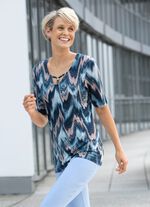 Shirt mit ausgefallener Ausschnittverarbeitung 