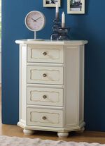 Italienische Kommodenserie mit reichhaltigen Verzierungen 