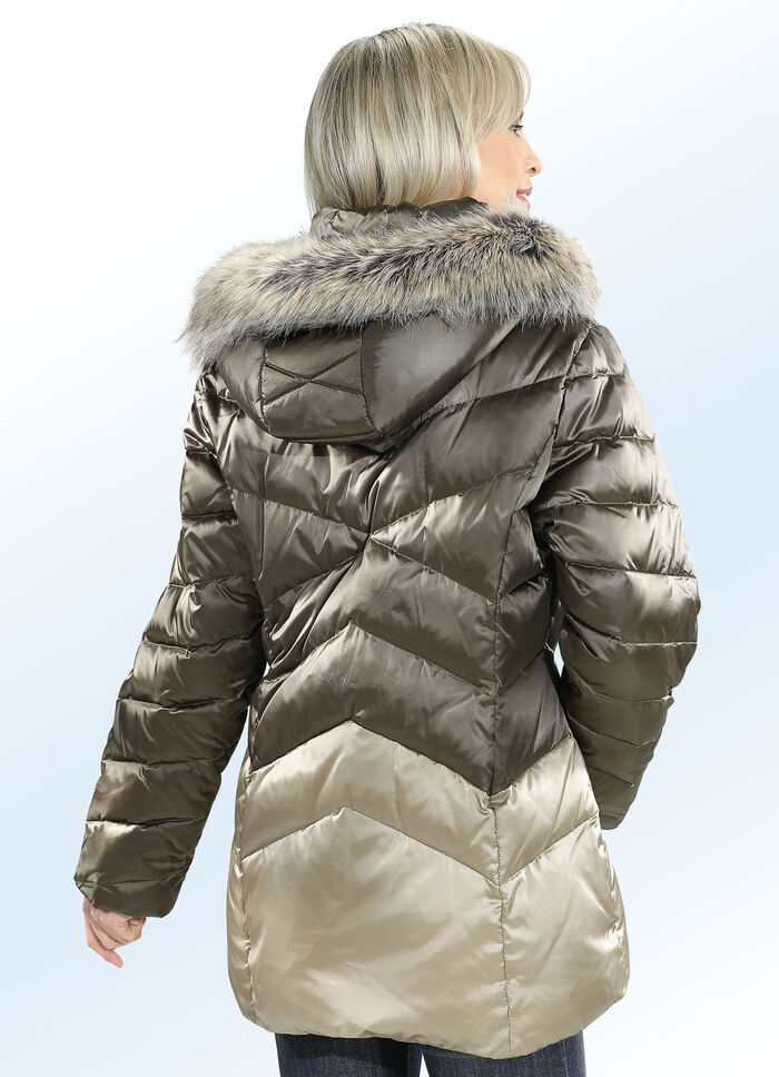 Daunenjacke mit elastischen Windfangärmeln