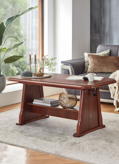 Funktionaler Couchtisch mit großem Ablageboden 