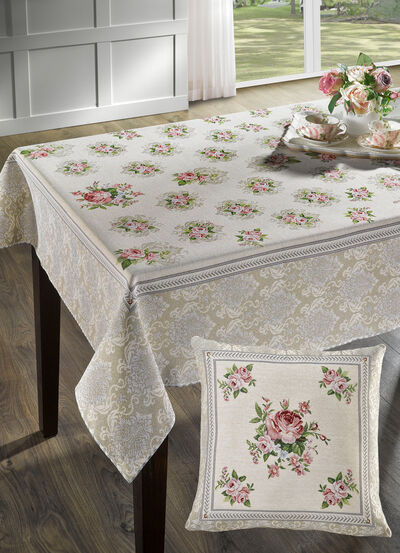 Tisch- und Raumdekoration mit romantischem Rosenmotiv 