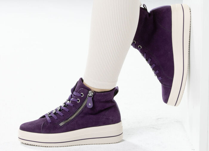 Remonte Bootie mit funkelnder Zierkette an der Schnürung LILA