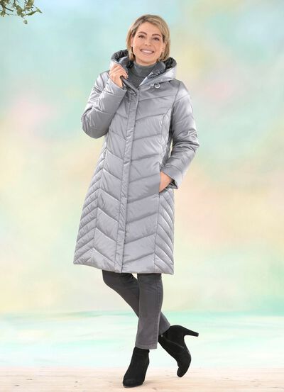 Mantel mit angeschnittener Kapuze 