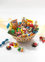 Prall gefüllter Osterkorb für Kinder