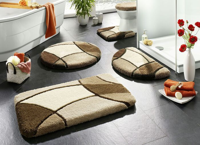 Badgarnitur mit aufwendiger Hoch-Tief-Struktur BRAUN