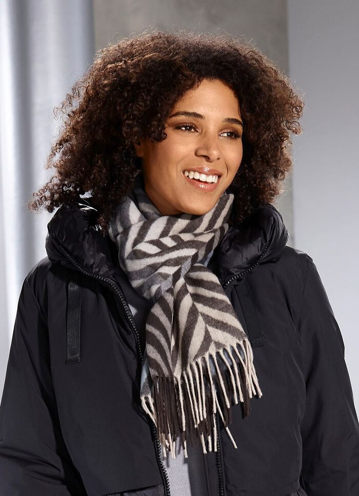 Schal mit Fantasiedessin 