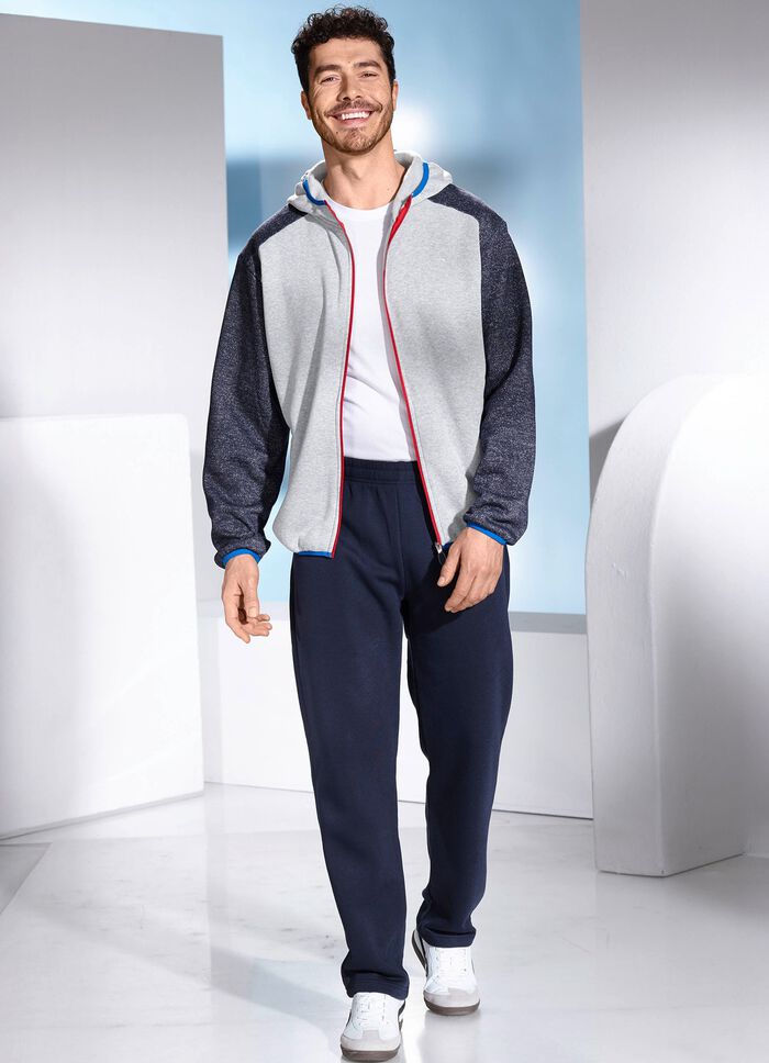 Freizeitanzug mit Kapuze 