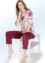 Schlafanzug aus BIO- Baumwolle mit gebogten Abschlüssen sowie 3/4-langen Ärmeln 