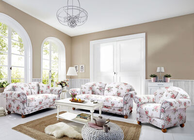 Romantisch-blumige Polstermöbel 