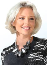 Halskette mit Schmucksteinen 