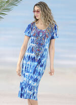 Laurina Kleid mit farbbrillantem Druckdessin. Schmucksteinchen und kurzen Ärmeln 