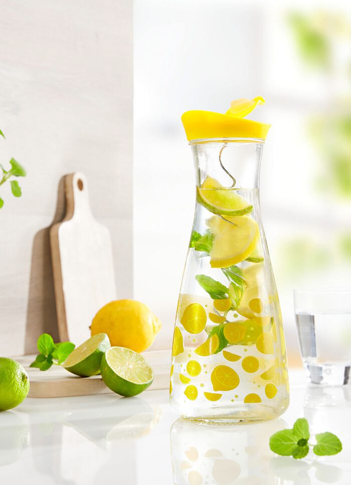 Glaskaraffe mit Ausgiesser im Deckel 