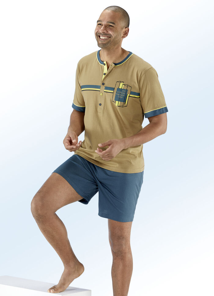 Shorty mit extra langer Knopfleiste und platziertem Druckmotiv 