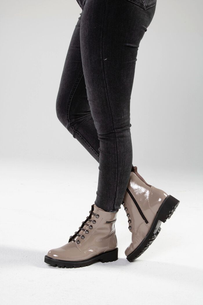 Remonte Stiefelette mit trendigen Zierketten in Schn&uuml;r-Optik 