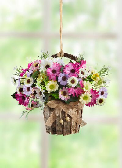 Margeriten-Arrangement im Henkelkorb 