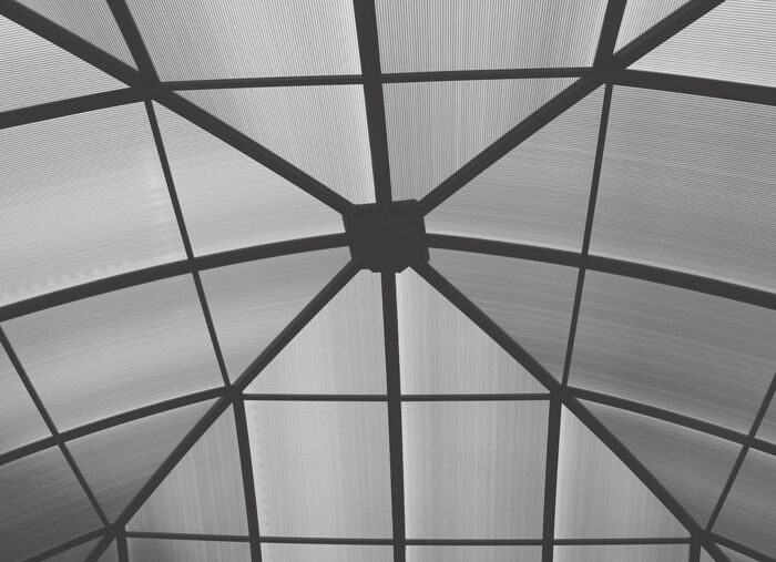 Wetterfester Kuppelpavillon mit stabilem Gestell 