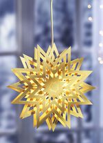 Beleuchteter Fensterstern aus dem Erzgebirge