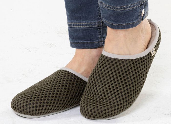 Leichte Herren-Hausschuhe, mit herausnehmbarem Fu&szlig;bett KHAKI