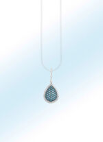 Anhänger mit 42 weißen und 42 blauen Brillanten