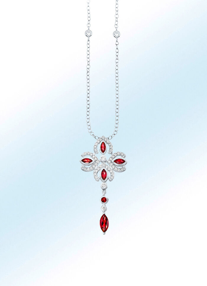 Entz&uuml;ckende Halskette mit Granat und Wei&szlig;topas 