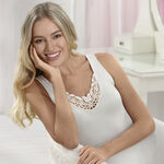 Hemd mit hübscher Stickereispitze am Dekolleté SILBERGRAU