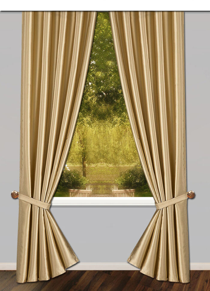 &Uuml;bergardinen-Garnitur aus leicht gl&auml;nzendem und weich fallendem Satin-Dekostoff 