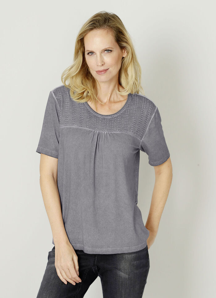 Shirt mit modischen Nietenzier 