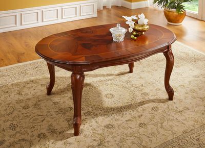 Couchtisch mit geschwungenen Tischbeinen 