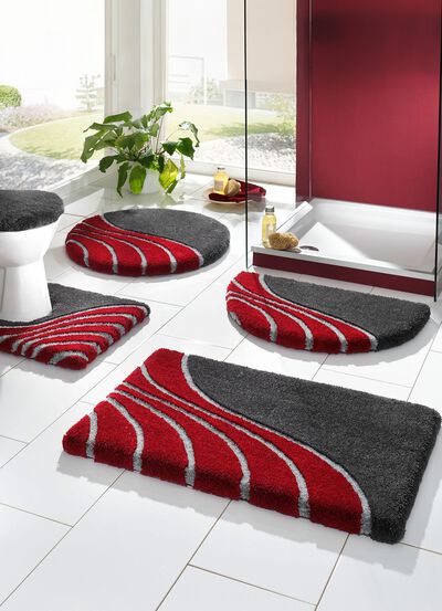 Badgarnitur mit Hoch-Tief-Effekt 