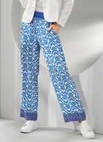 Hose in modischer Weite 