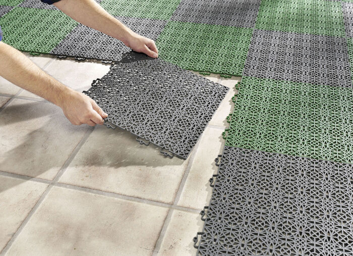 Witterungsbest&auml;ndige Terrassenfliesen mit Klicksystem DUNKELGRAU