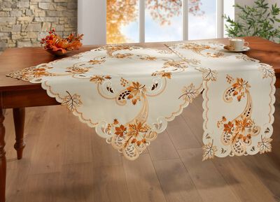 Farbenfroh bestickte Tisch- und Raumdekoration 