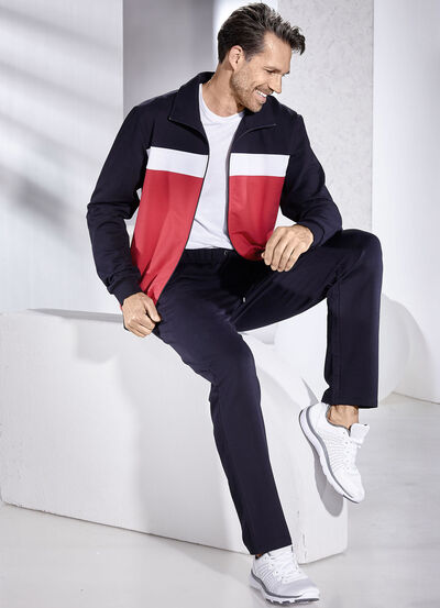 Freizeitanzug mit Nahttaschen 