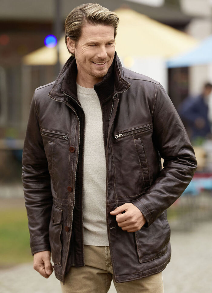 Lederjacke mit angedeutetem Westeneinsatz 