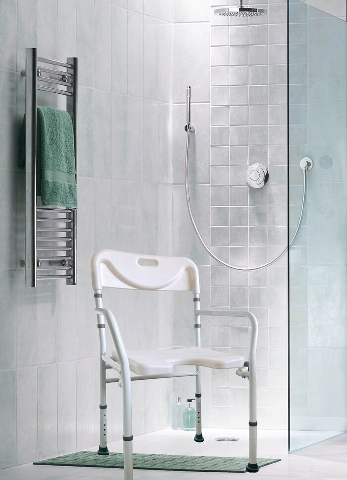 Faltbare Duschstuhl mit R&uuml;cken- und Armlehnen 