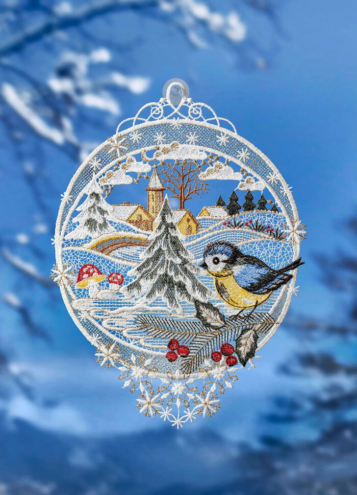 Fensterbild Winterdorf aus echter Plauener Spitze 