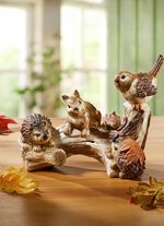 Waldtiere auf Baumstamm 