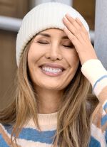 Modische Damen-M&uuml;tze, mit Umschlag 