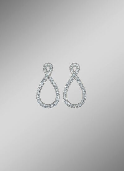 Funkelnde Eleganz: Ohrstecker mit Kristallen 