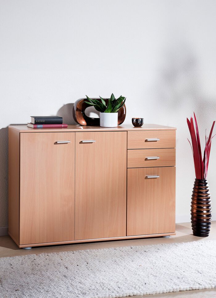 Moderne Kommodenserie mit silberfarbenen Kunststoffgriffen 