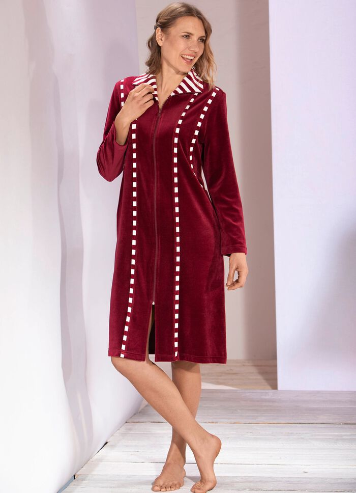 Hausmantel mit Kontrasteins&auml;tzen 