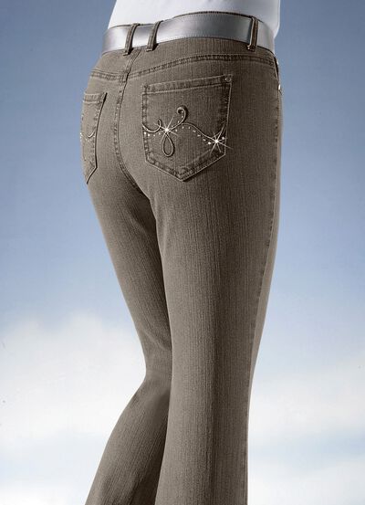 Jeans mit funkelnden Strasssteinen 