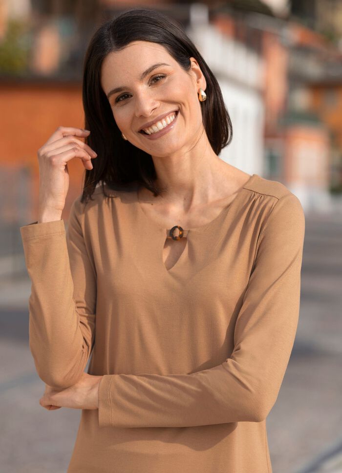 Shirt mit  Zierring am Halsausschnitt in 2 Farben CAMEL