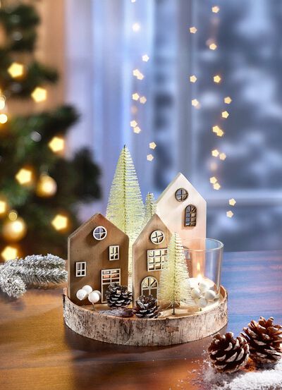 Holz-Dekoration mit Tannenbaum 