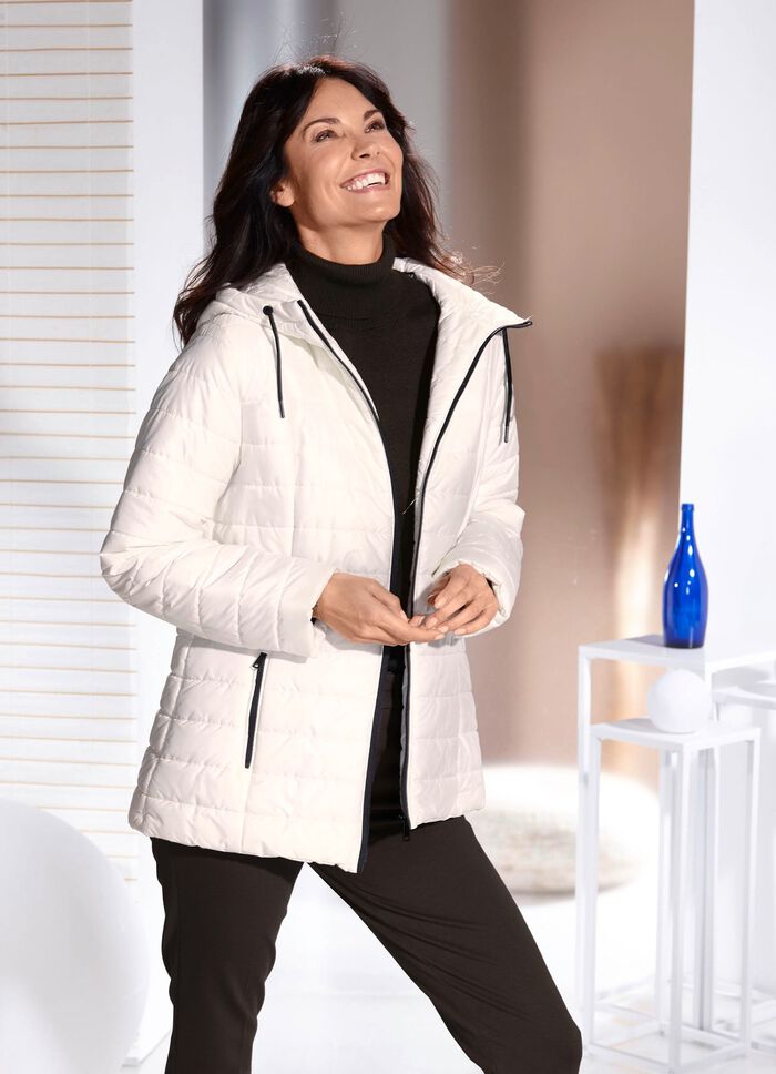 Jacke mit fester Kapuze 