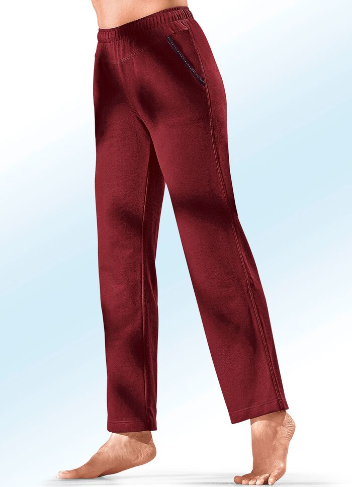 Hose mit Glanzgarn besticktem Zierband 